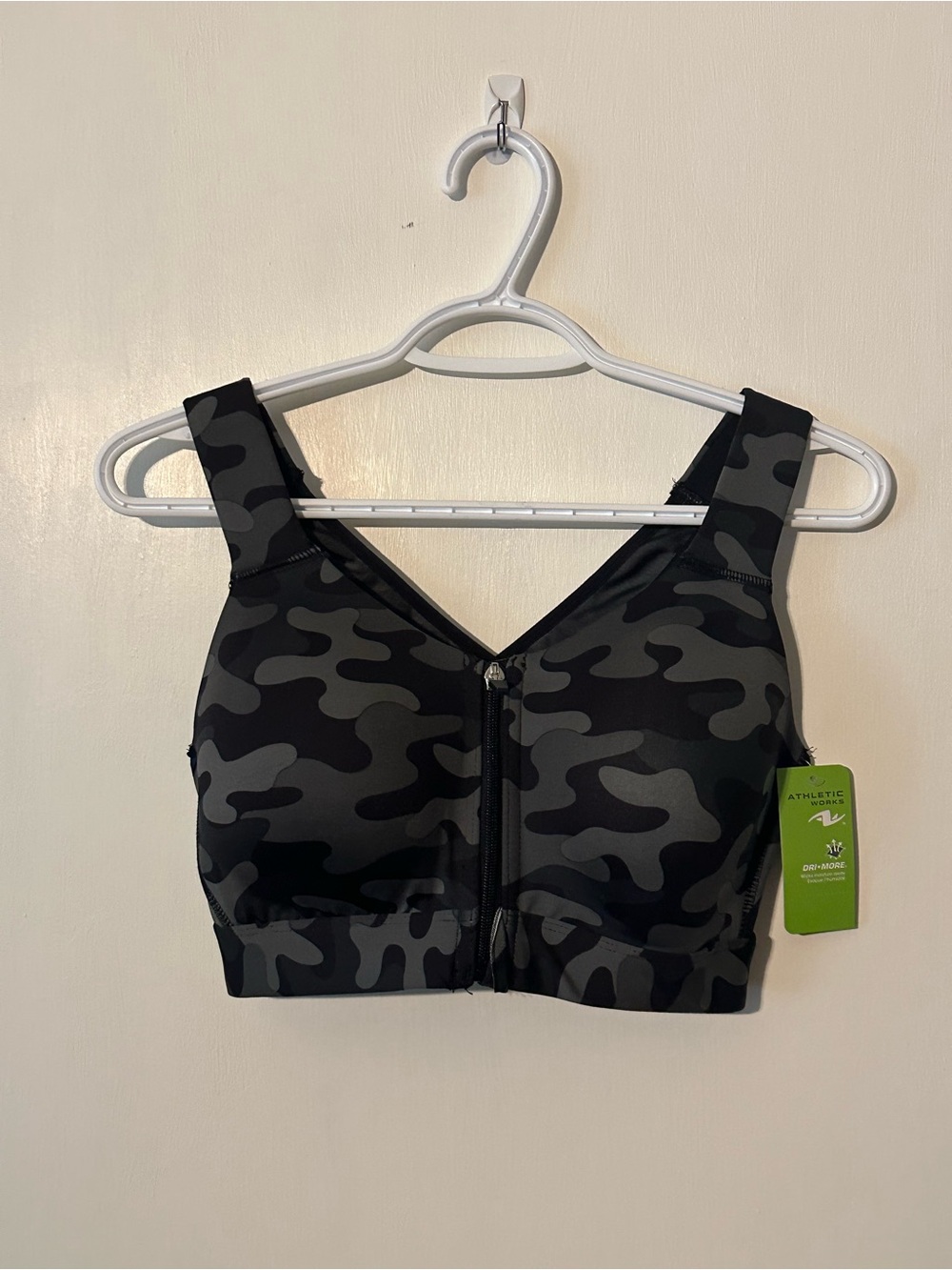 Athletic works Front-Zip Camouflage Sports Bra - Black/Grey - new with tags - xl